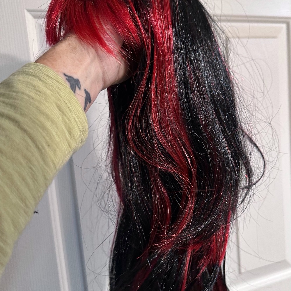 Halloween wig Black and reddish long layered hair